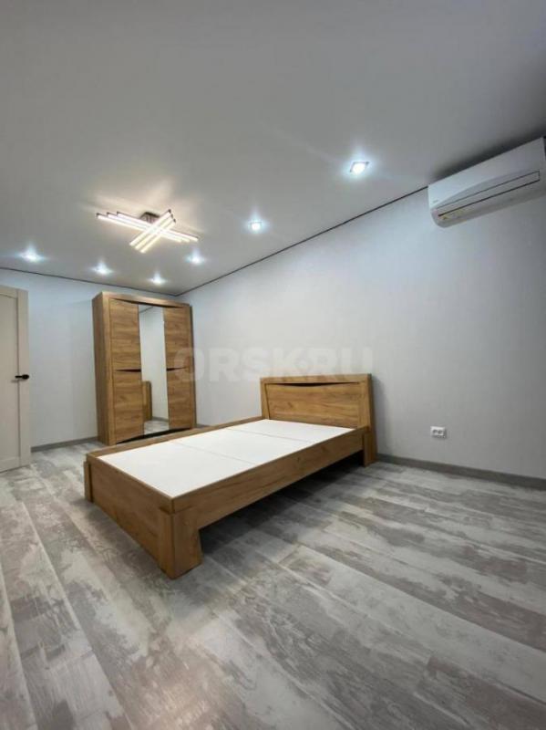 Продается однокомнатная квартира на третьем этаже по адресу Волкова 3. - Орск