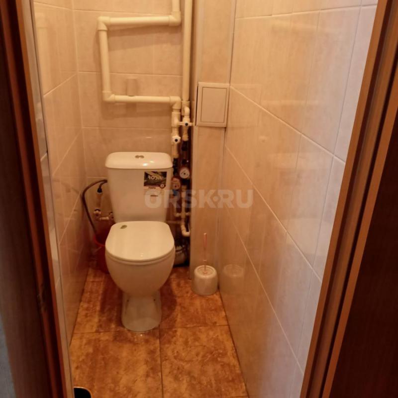 Сдаётся в аренду нежилое помещение (бывший магазин женской одежды) 49.4кв. - Орск