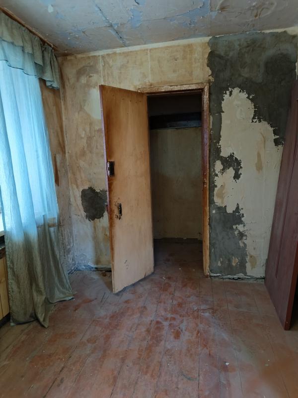 Продается 2-комнатная под ремонт. - Новотроицк