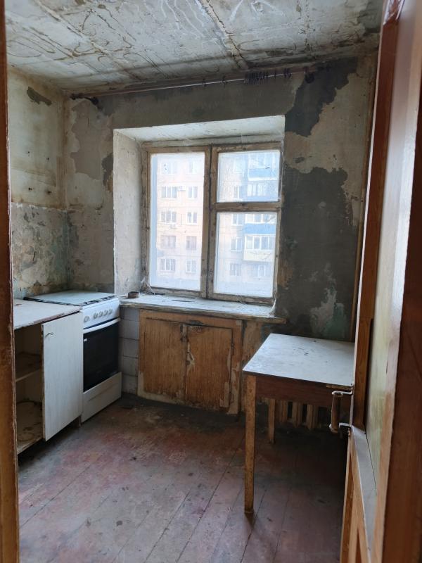 Продается 2-комнатная под ремонт. - Новотроицк