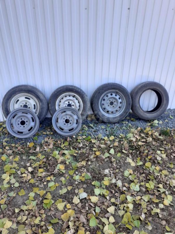Продам колеса+диски+задний борт от прицепа не дорого... - Орск
