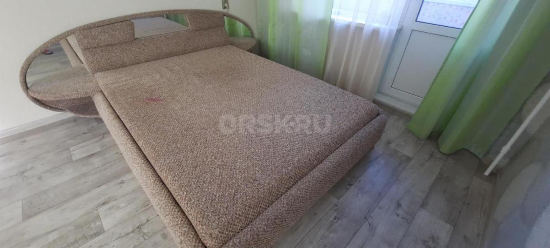 Продается ТАХТА ( спальное место  150 × 200) , с ПОДЪЁМНЫМ МЕХАНИЗМОМ - Орск