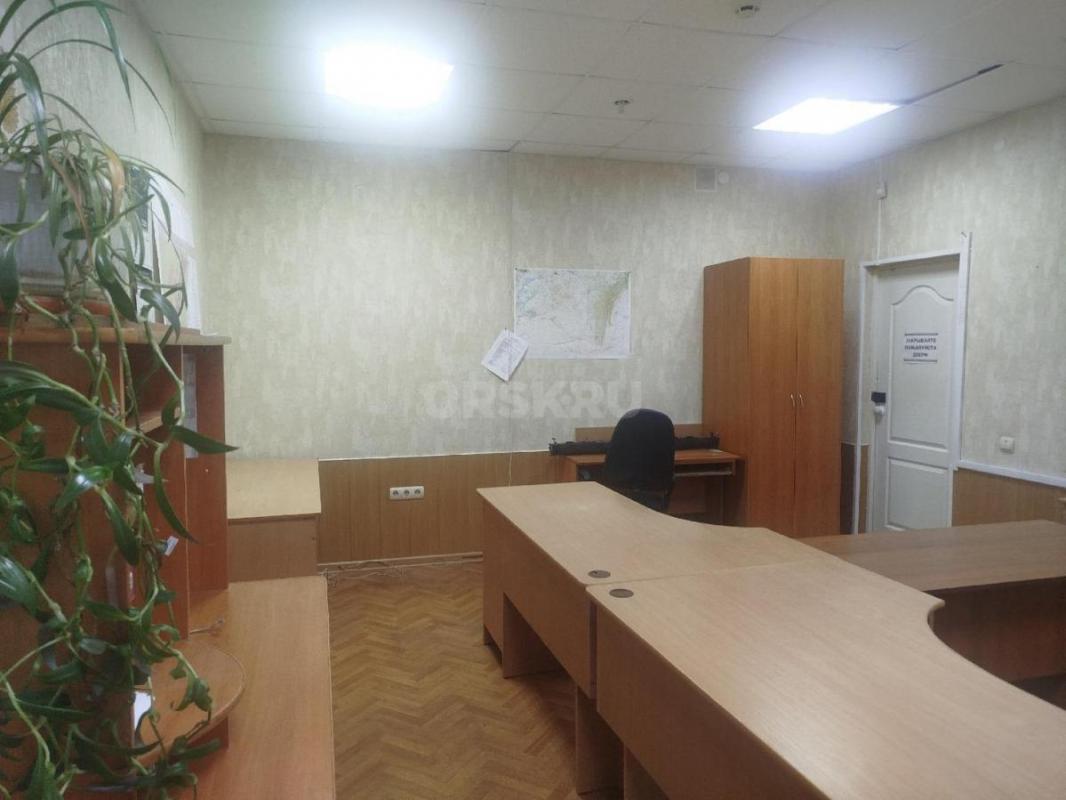 Сдаются офисные помещения на 1-2 этаже двухэтажного здания в центре города по адресу: г. - Орск