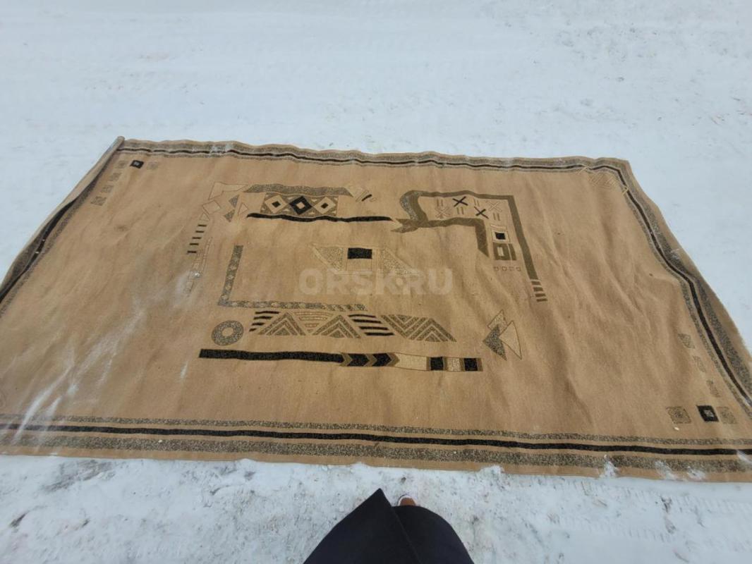 продам ковер пользовались мало 5м на2.5 - Орск