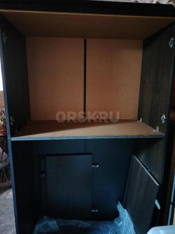 Продаётся стильный шкаф с комодом из дерева в коричневом цвете. - Орск