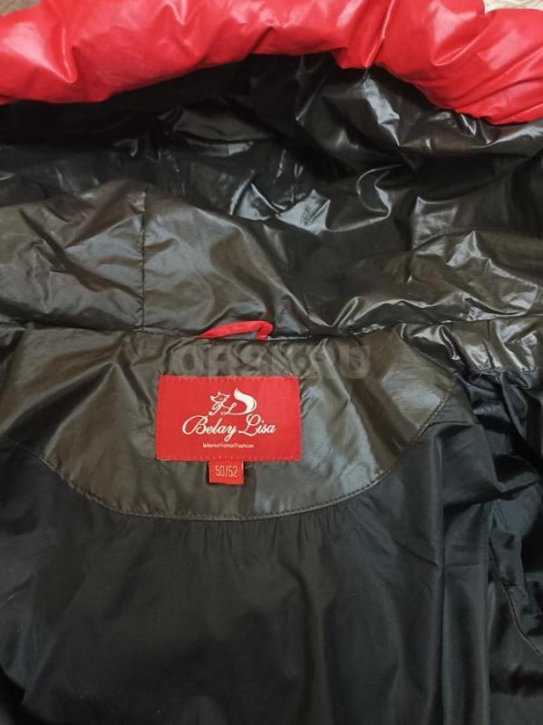 Продам пуховик (женский) с капюшоном,,,красного цвета (очень красивый),,, размер 50-52,,, длина до к - Орск