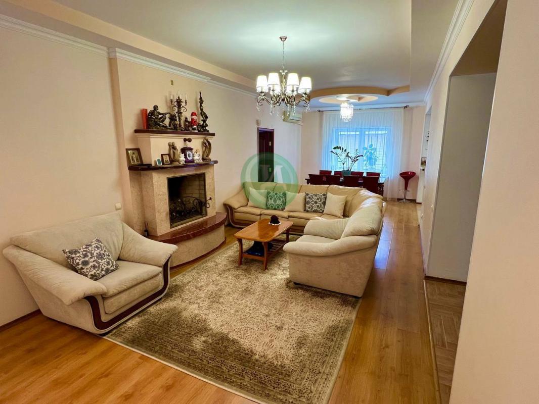 Продам 2-этажный кирпичный утепленный дом 363,7 кв. - Орск