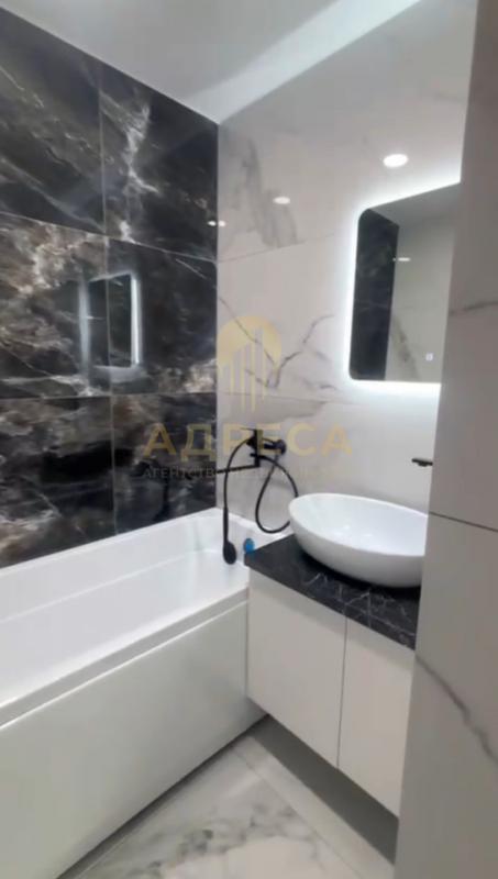 В продаже квартира как евро 3-ка, кухня-гостиная 17 кв м, 2 спальни, отдельно сан узел, отдельно гар - Оренбург