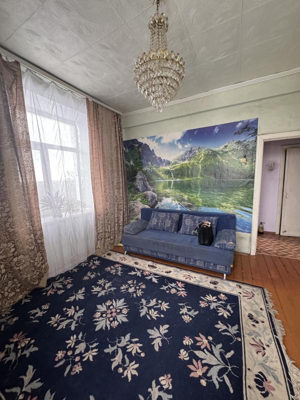 Продажа 
уютная 2-комнатная квартира, старого типа, в тихом, спальном районе,
 ул. - Новотроицк