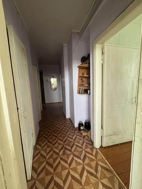 Продажа 
уютная 2-комнатная квартира, старого типа, в тихом, спальном районе,
 ул. - Новотроицк