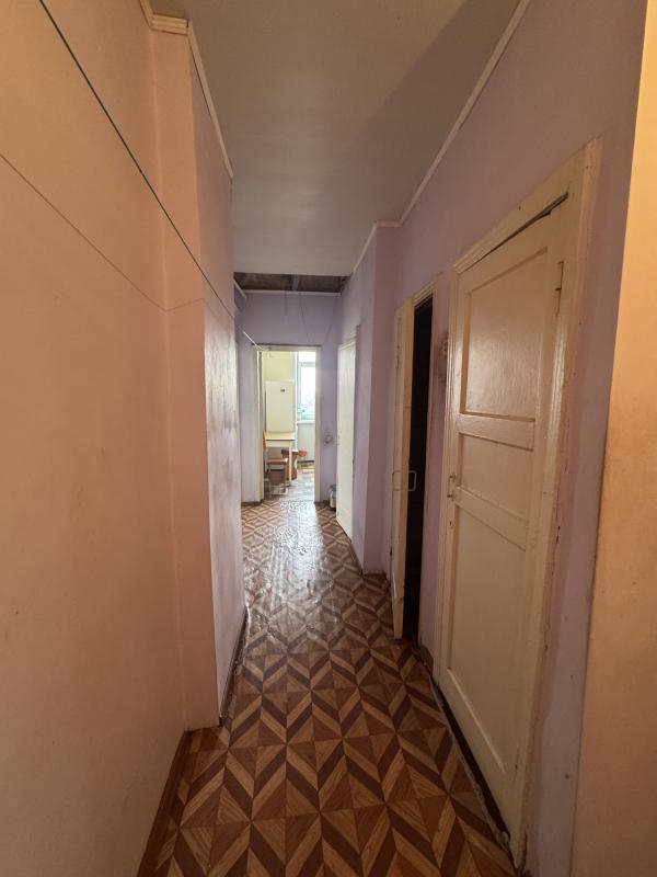 Продажа 
уютная 2-комнатная квартира, старого типа, в тихом, спальном районе,
 ул. - Новотроицк