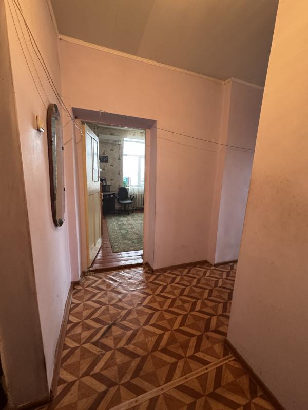 Продажа 
уютная 2-комнатная квартира, старого типа, в тихом, спальном районе,
 ул. - Новотроицк