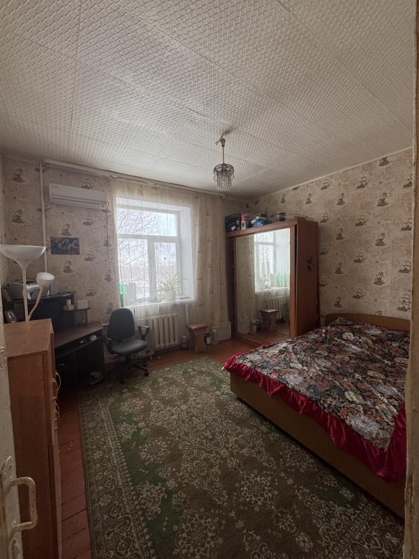 Продажа 
уютная 2-комнатная квартира, старого типа, в тихом, спальном районе,
 ул. - Новотроицк