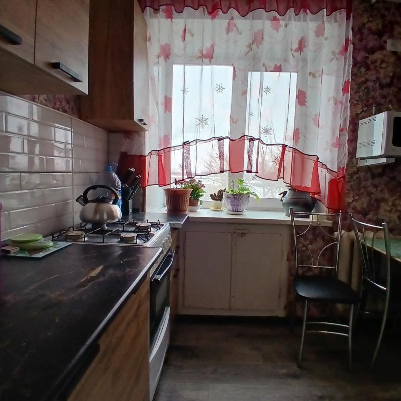 Продается двухкомнатная квартира с раздельными ходами  по адресу г. - Новотроицк