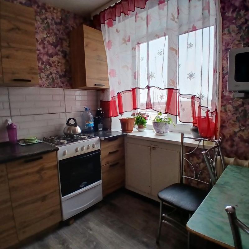 Продается двухкомнатная квартира с раздельными ходами  по адресу г. - Новотроицк