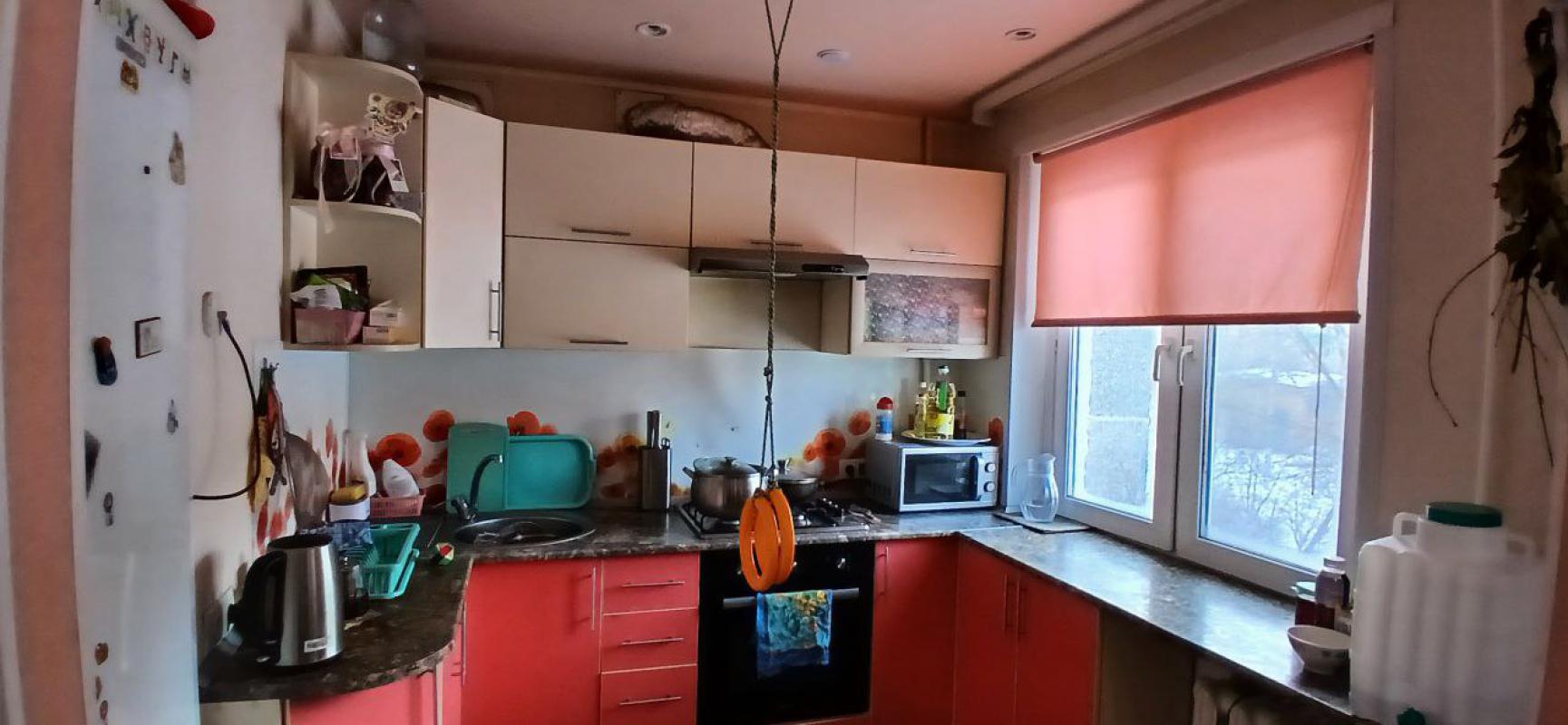 Продается 3-комнатная квартира на привлекательном этаже  ,по адресу: г. - Новотроицк