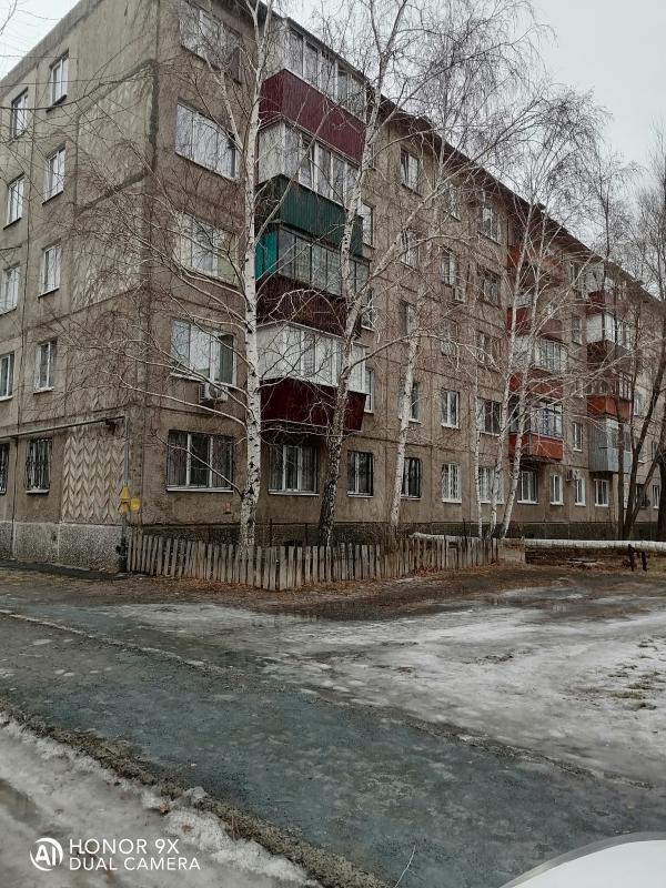 Сдаётся  3 комнаты  в  4-х комнатной квартире ( в одной лежат личные вещи) на длительный срок, поряд - Орск