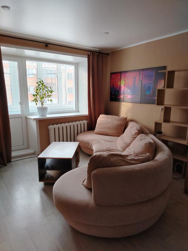 Продаётся 1-комнатная квартира (угловая) в связи с переездом. - Новотроицк