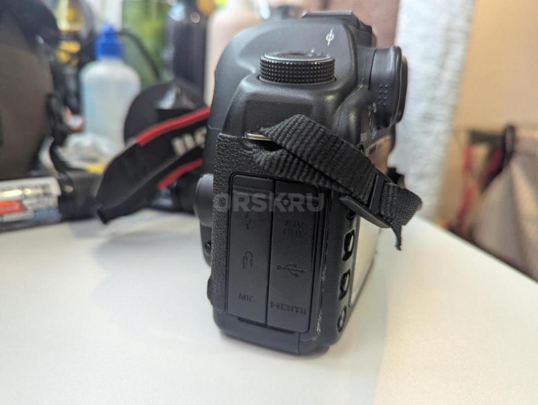 Продам  комплектом 5d Mark II,тушка с коробкой,карты памяти 8 и 128 Гб,пульт,2 батареи с зарядным ус - Орск