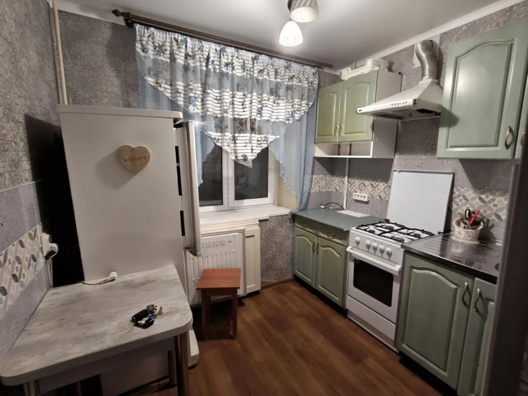 На длительный срок сдаю 1 комнатную квартиру. - Новотроицк