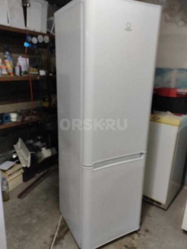 Продам холодильник indesit IB181, рабочее состояние, новые уплотнители дверей. - Новотроицк