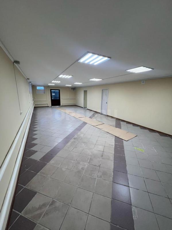 6 МИКРОРАЙОН Сдаются помещения разных площадей (8,36,70 кв/м) на цокольном этаже отдельно стоящего з - Орск