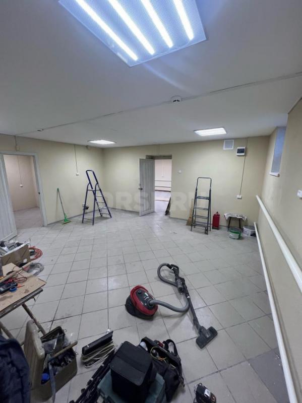 6 МИКРОРАЙОН Сдаются помещения разных площадей (8,36,70 кв/м) на цокольном этаже отдельно стоящего з - Орск