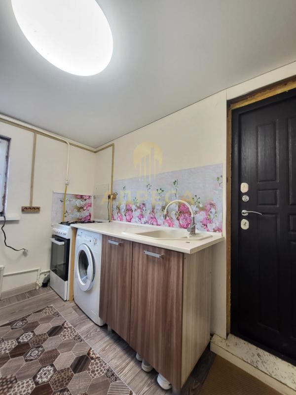 Продается 1 комнатная квартира в самом центре города, на 2 этаже 2-х этажного бревенчатого дома! - Оренбург