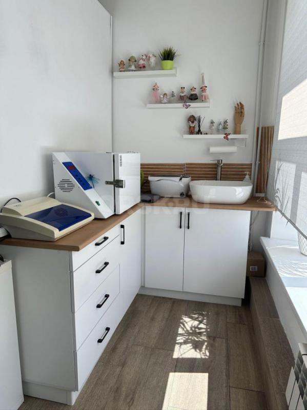 Сдам место в уютной студии чистоплотному мастеру маникюра :) Чернышева 7а. - Орск