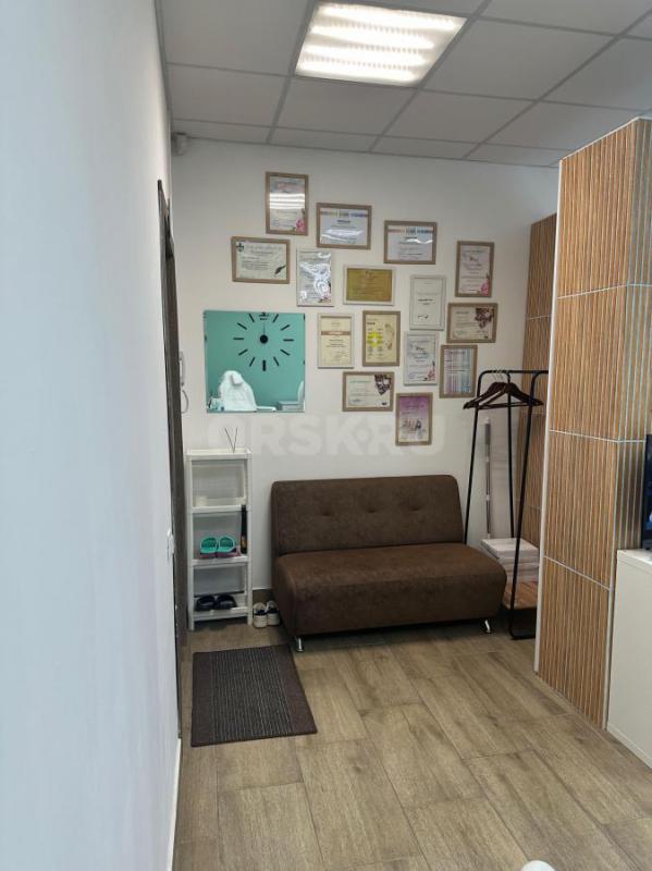 Сдам место в уютной студии чистоплотному мастеру маникюра :) Чернышева 7а. - Орск