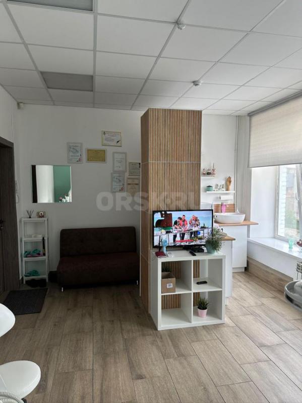 Сдам место в уютной студии чистоплотному мастеру маникюра :) Чернышева 7а. - Орск