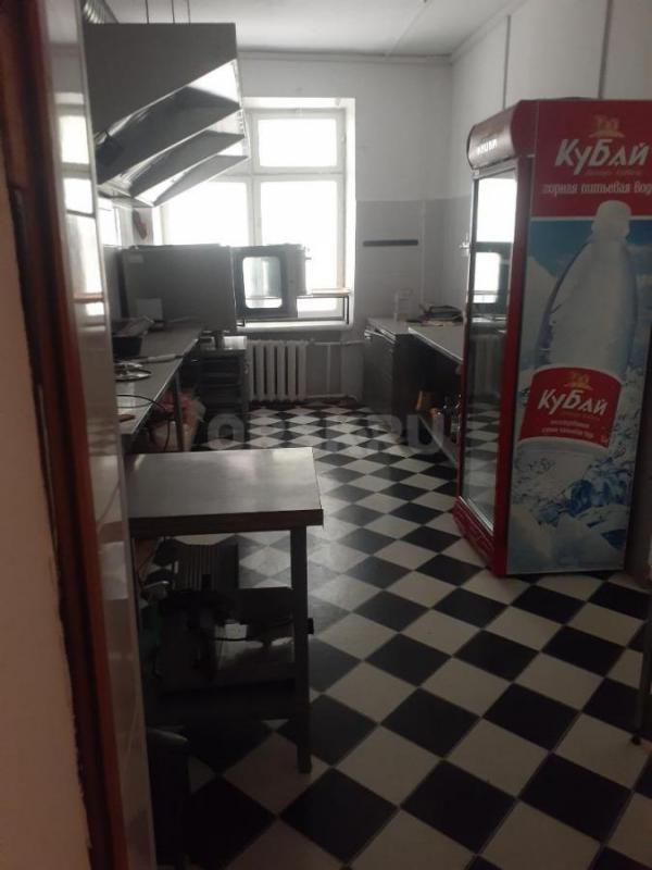 Сдается помещение в центре города (Комсомольская площадь ) с оборудованием под БАР. - Орск