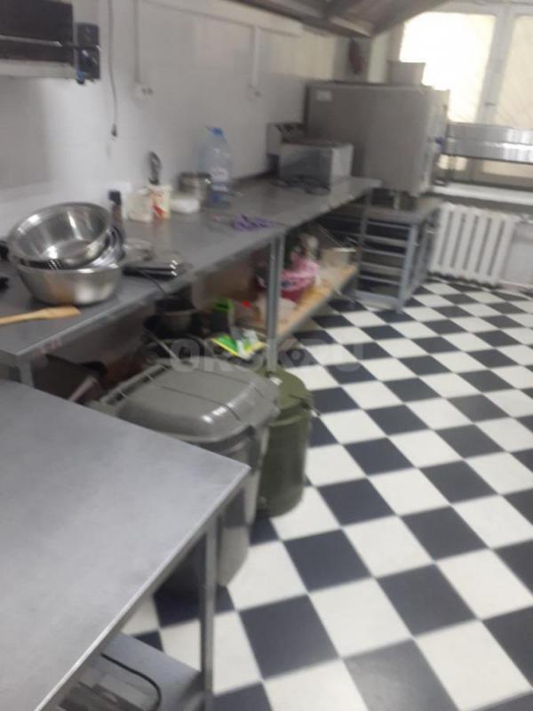 Сдается помещение в центре города (Комсомольская площадь ) с оборудованием под БАР. - Орск