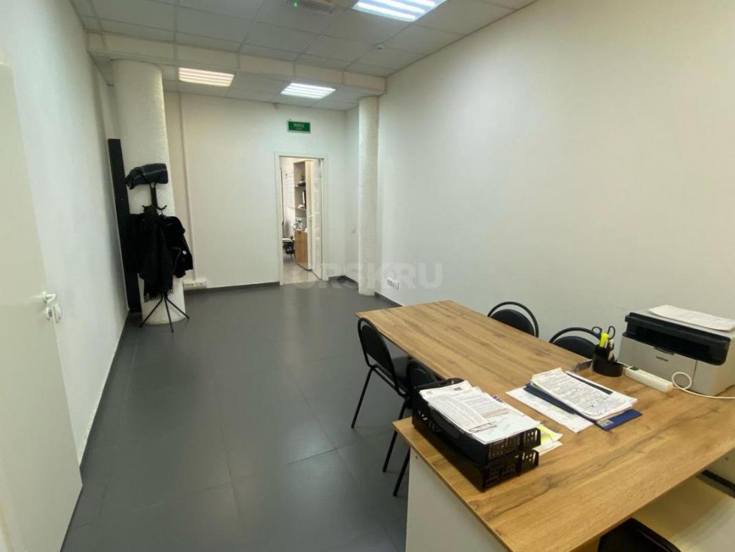 Сдаётся в аренду помещение в офисе с отдельным входом, в центральном районе города Орска. - Орск