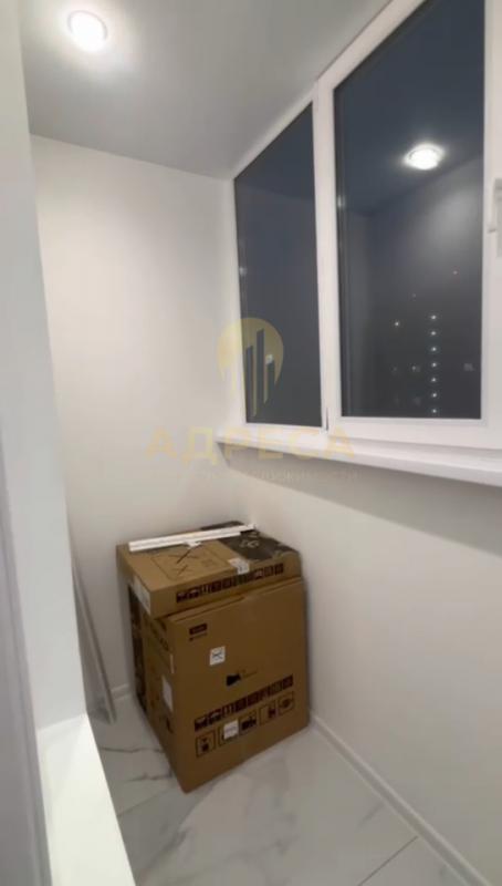 Продажа квартиры с ремонтом (крупноформатный глянцевый керамогранит, тёплые полы), установленной сан - Оренбург