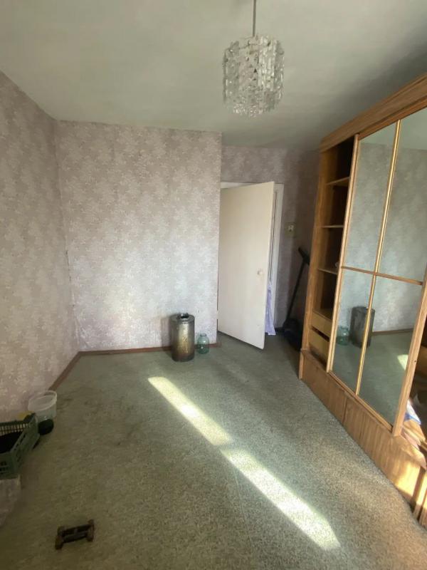 В продаже улучшенная  3-комнатная квартира по адресу:  г. - Новотроицк