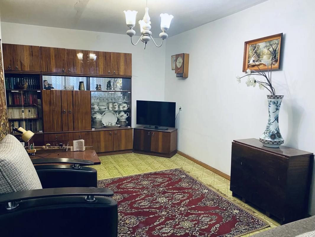 Продается 2х-комнатная квартира в развитом районе города на остановке "Новотроицк" в тепло - Новотроицк