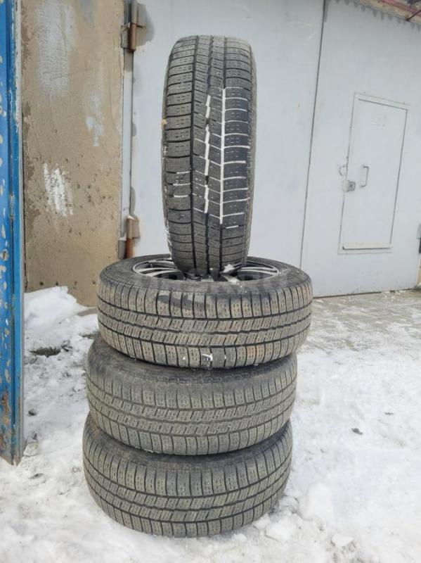 продам летние шины на литых дисках стояли на приоре - Орск