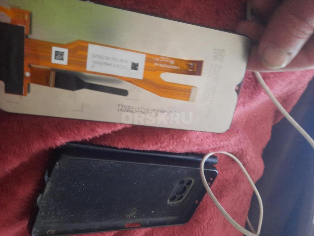 Продам запчасти на Samsung кое-где поменять стекло надо аккумуляторы живые стекло Защитное на Samsun - Орск