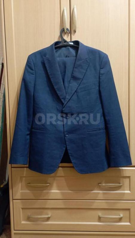 Костюмы р.48,50,52, свитера р.46, все вещи в отличном состоянии, ватные штаны р.52-54 - все по 200 р - Орск