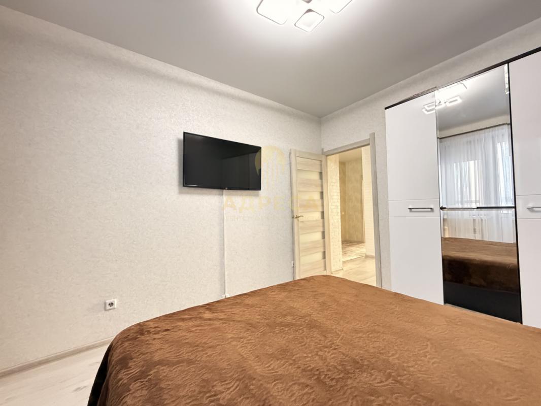 Продается квартира, полностью с ремонтом, расположенная на 17-м этаже монолитного дома. - Оренбург