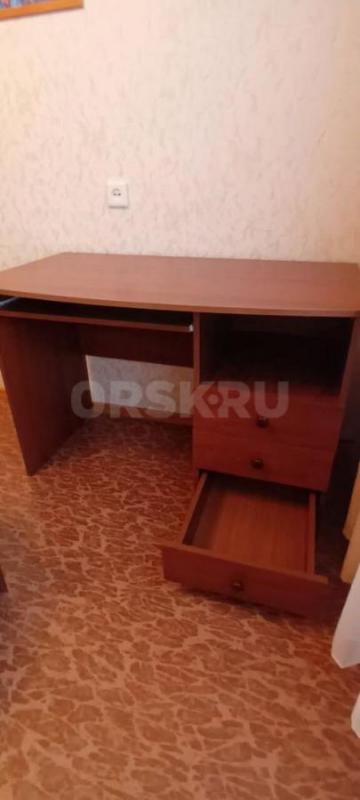 Продам стол письменный для школьника в отличном состоянии. - Орск