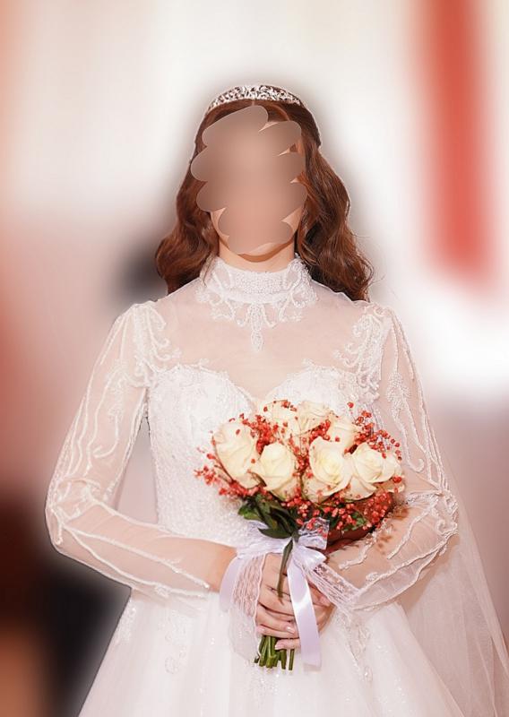 Предлагаю Вашему вниманию изысканное свадебное платье, которое ждет свою новую обладательницу. - Гай