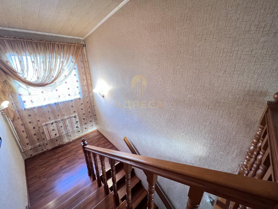 Продаётся 2-х этажный дом с земельным участком площадью 9 соток. - Кувандык