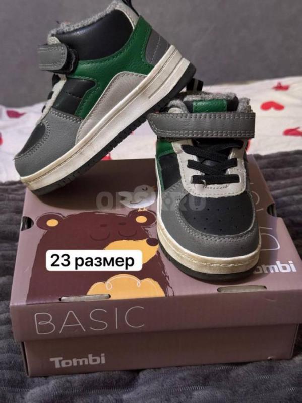 Комбинезон-500
Костюм новый -1500
Сапоги резиноыые-500
Ветровка и курточка по-300
Обувь от 200-4 - Орск