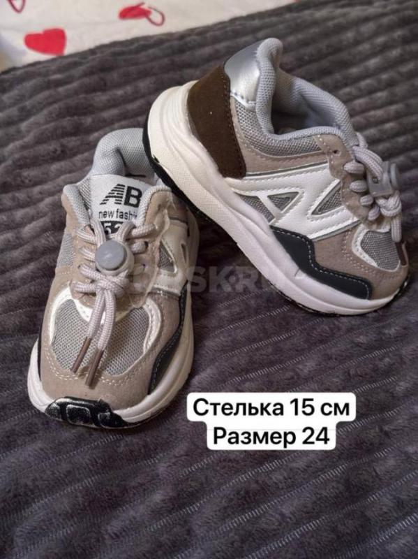 Комбинезон-500
Костюм новый -1500
Сапоги резиноыые-500
Ветровка и курточка по-300
Обувь от 200-4 - Орск