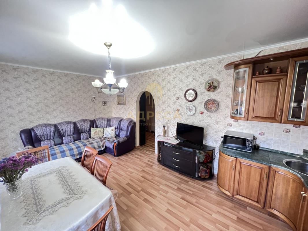 Продаётся 2-х этажный дом с земельным участком площадью 9 соток. - Кувандык