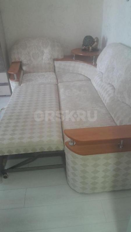 Продам диван угловой( трансформер) на любую сторону и кресло с нишей для белья. - Орск