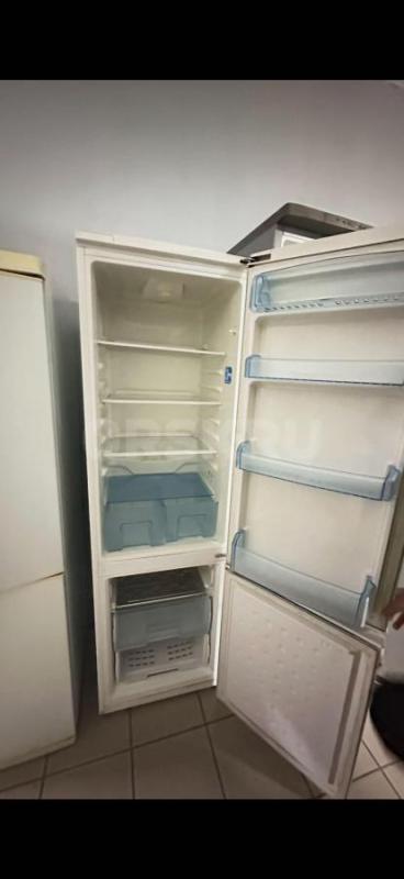 Продам холодильник. работает - Орск