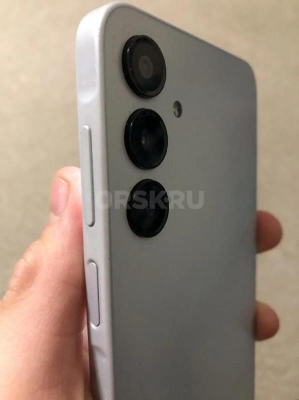 Продам телефон ,полный комплект ( коробка , документация , блок и провод зарядки ) пользовался 5 мес - Орск